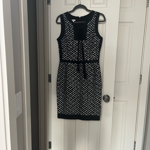 Classic Oscar de la Renta Size 8 Black with Silver Stitch & Ribbon Edge Detail - Picture 6 of 6